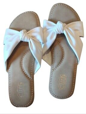 Cliffs by WHITE MOUNTAIN Beige and White Knotted Sandals